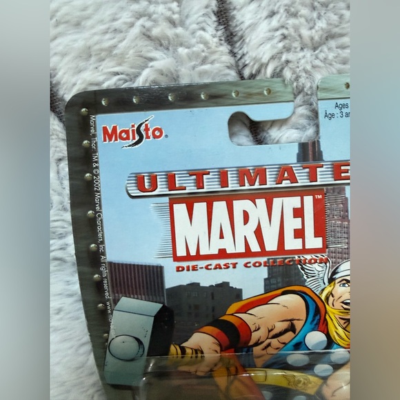 Maisto Marvel Die-Cast Toy Car - Blue and Red - Picture 3 of 5